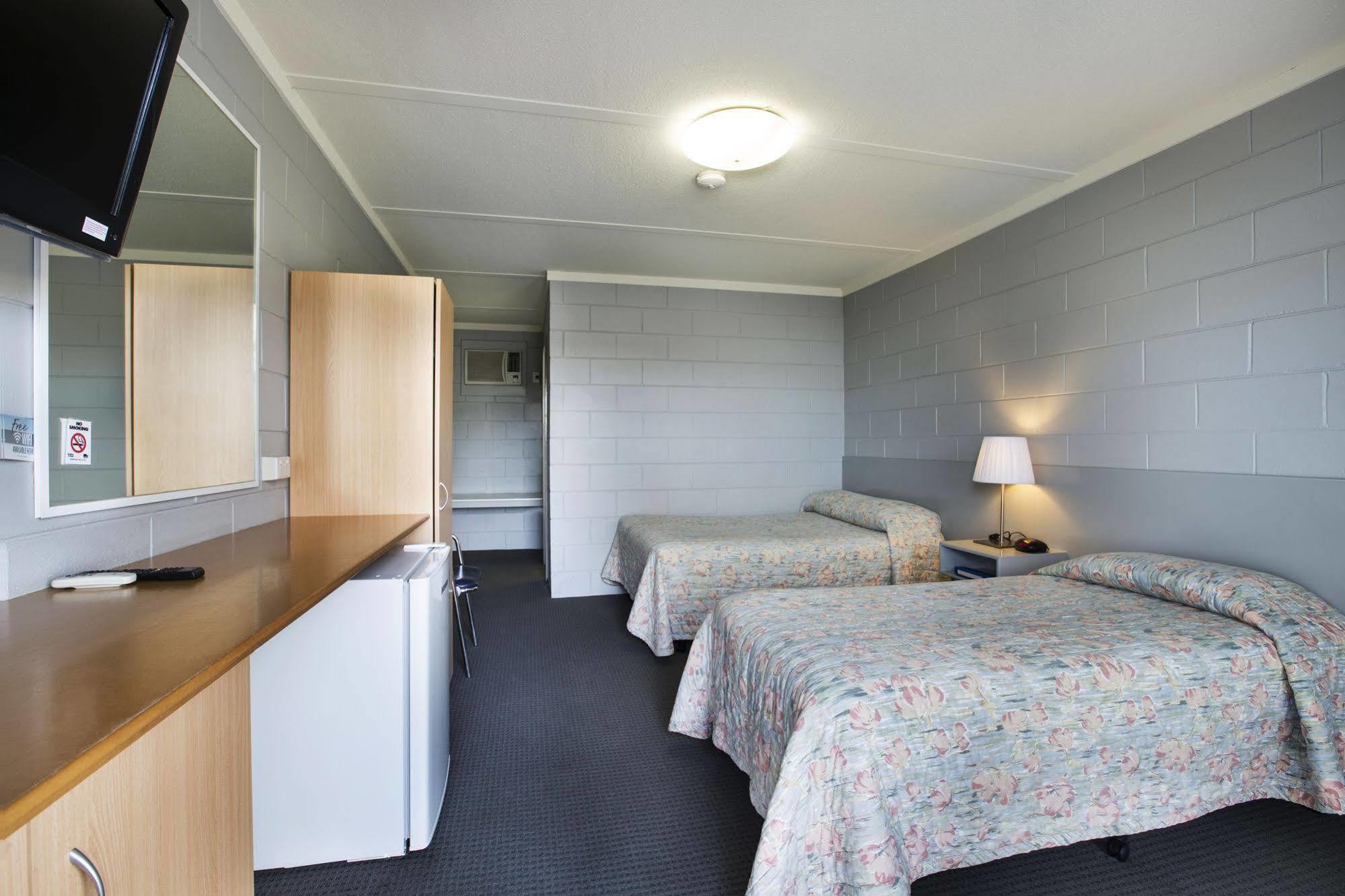 Nightcap At Westside Hotel Laverton Dış mekan fotoğraf